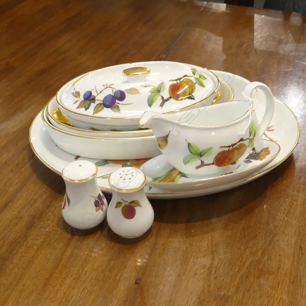 7 PCES ROYAL WORCESTER EVESHAM; PLATTER W.370mm, 2 OVAL DISHES, LIDDED DISH, SAUCE BOAT, PR CONDIMENTS Image 1++
