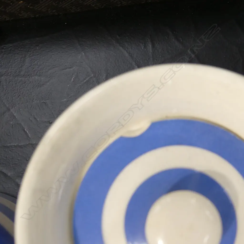 4 PCES CORNISHWARE; JUDITH ONION JUG & LIDDED CONTAINER (AF) + 2 TEA (CLOVERLEAF) & COFFEE (UNMARKED) Image 1++