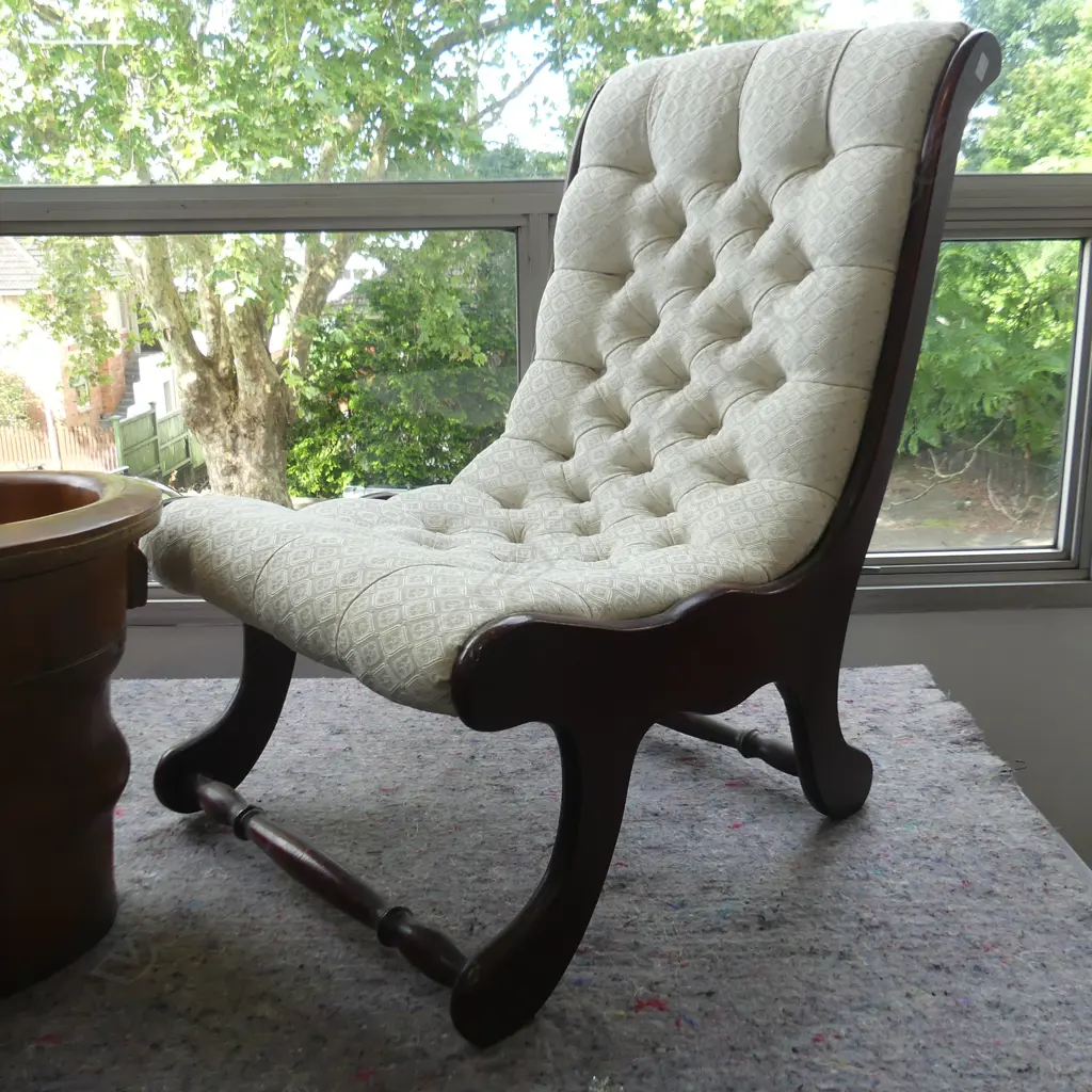 VICTORIAN NURSING CHAIR Image 1++