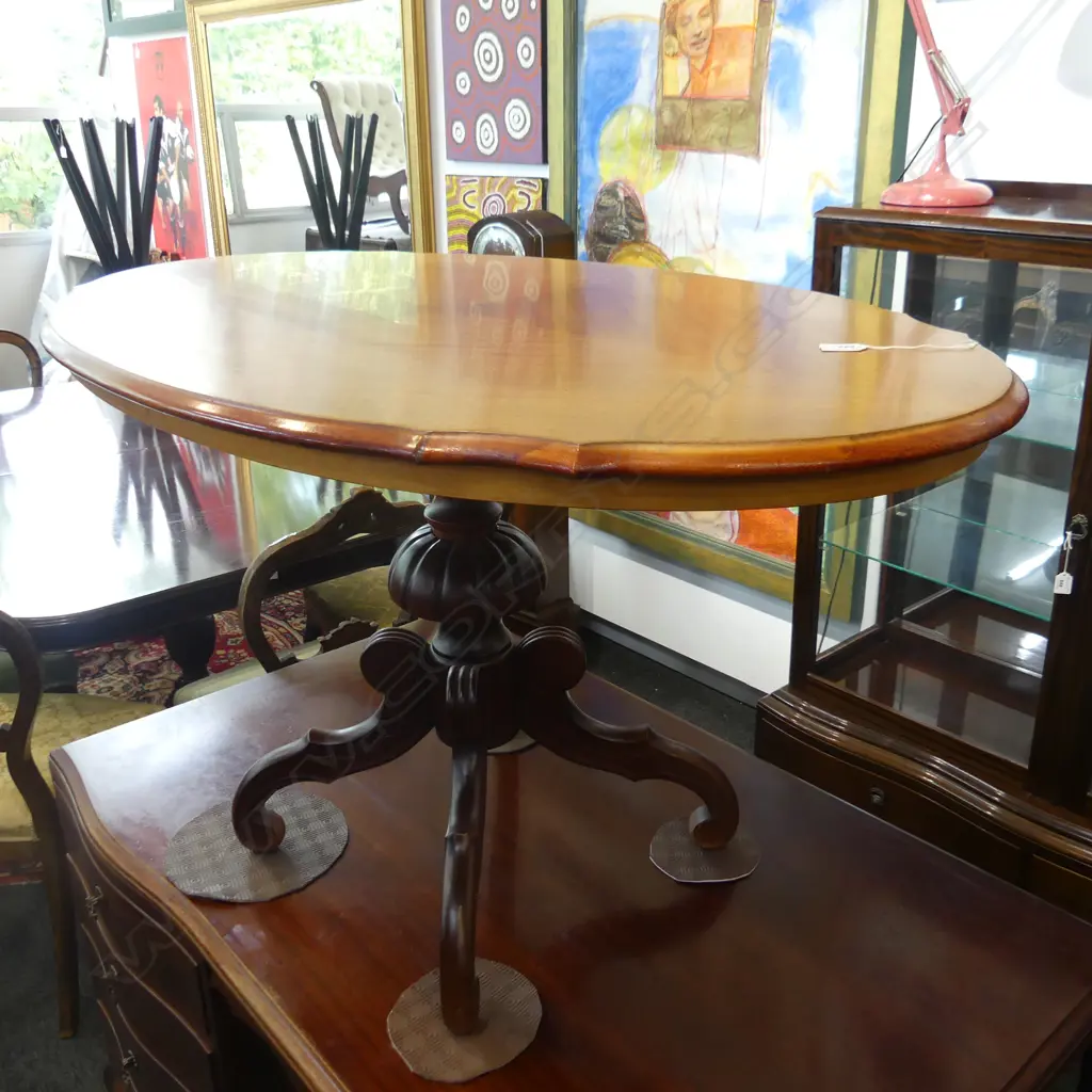 VICTORIAN STYLE MAHOGANY VENEER OVAL TABLE 1140 X 700MM Image 1++