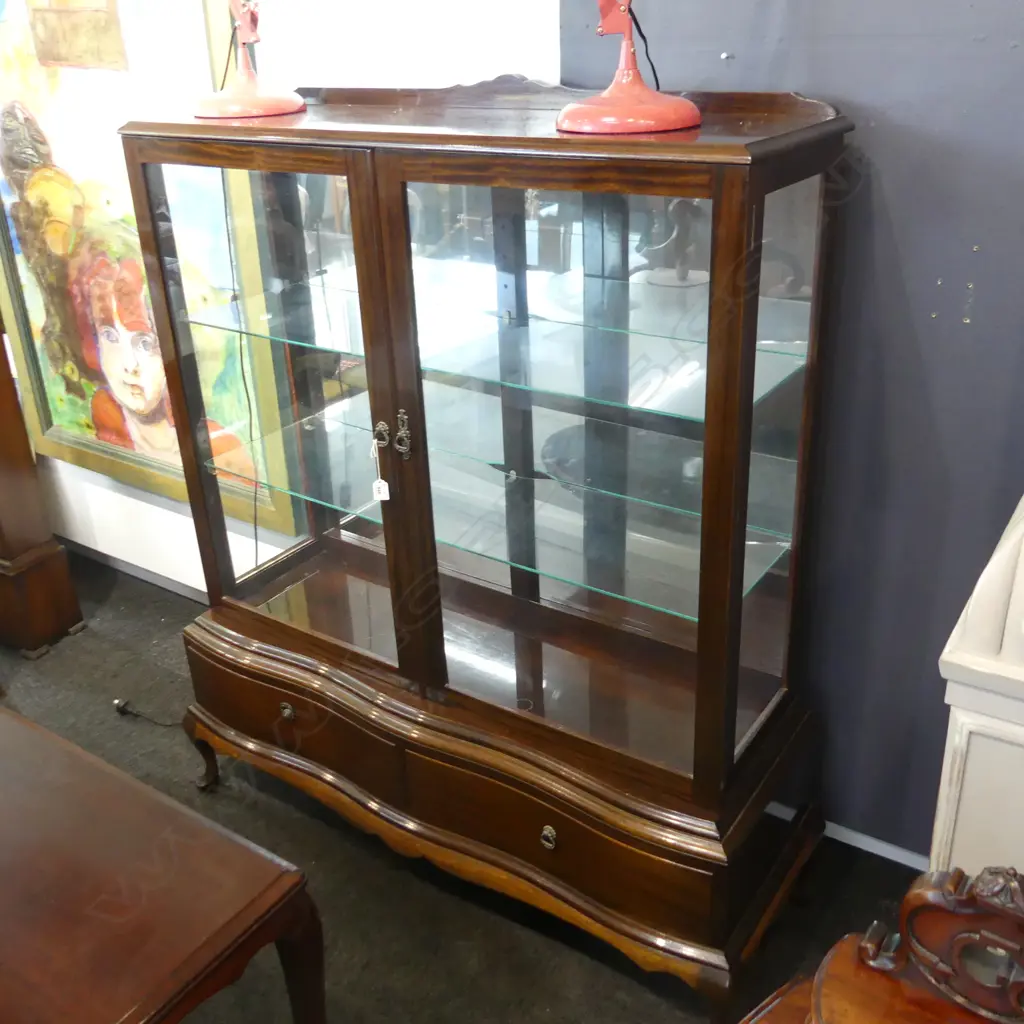 LGE MAHOGANY CHINA CABINET w. 2 GLASS SHELVES OVER 2 DRAWERS 1300x430x1450mm Image 1++