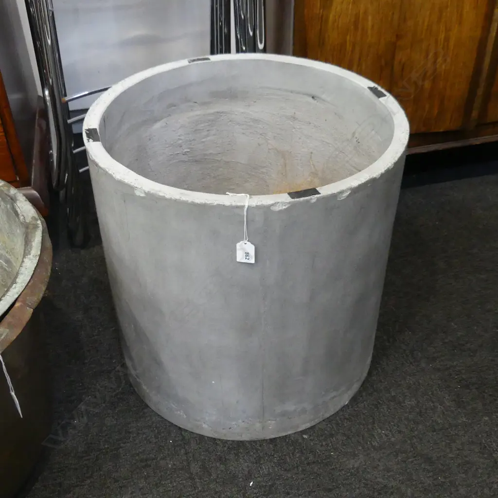 LG ROUND CONCRETE GARDEN POT  500 X 500MM Image 1++