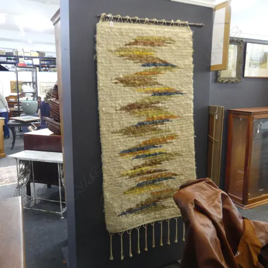 WOOL HANGING