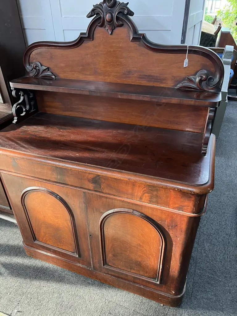 VICTORIAN MAHOGANY SIDEBOARD. SERPENTINE CARVED DETAIL . FLAME MAHOGANY FRIEZE DRAWER .ARCHED BASE. H.1610mm W 1200mm  Image 1++