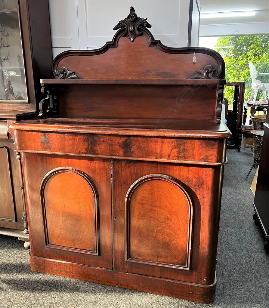 VICTORIAN MAHOGANY SIDEBOARD. SERPENTINE CARVED DETAIL . FLAME MAHOGANY FRIEZE DRAWER .ARCHED BASE. H.1610mm W 1200mm  Image 1++