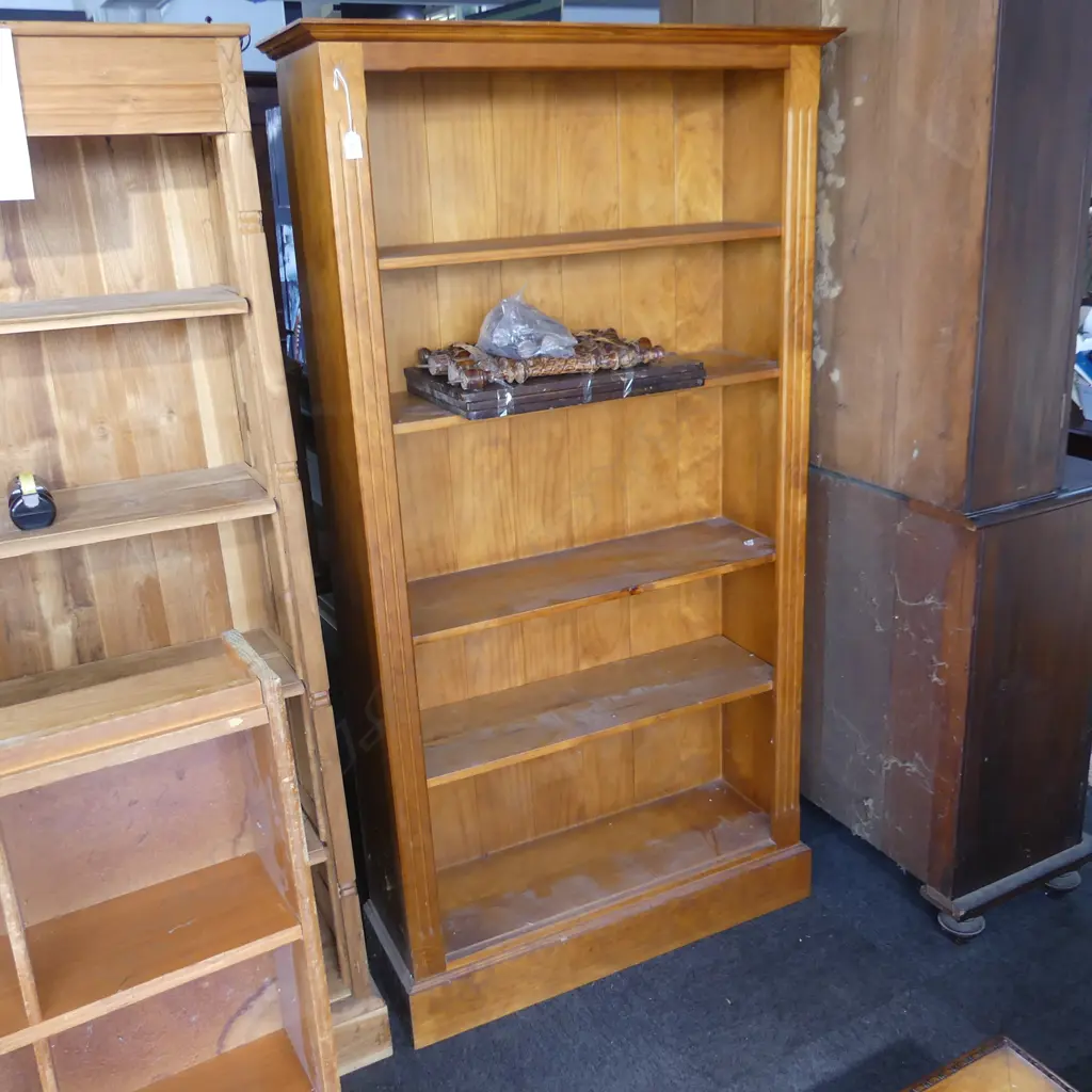 MODERN PINE BOOKCASE. 4 ADJUSTABLE SHELVES FLUTED DETAIL FLANKING THE FRONT. H.1800mm Image 1++