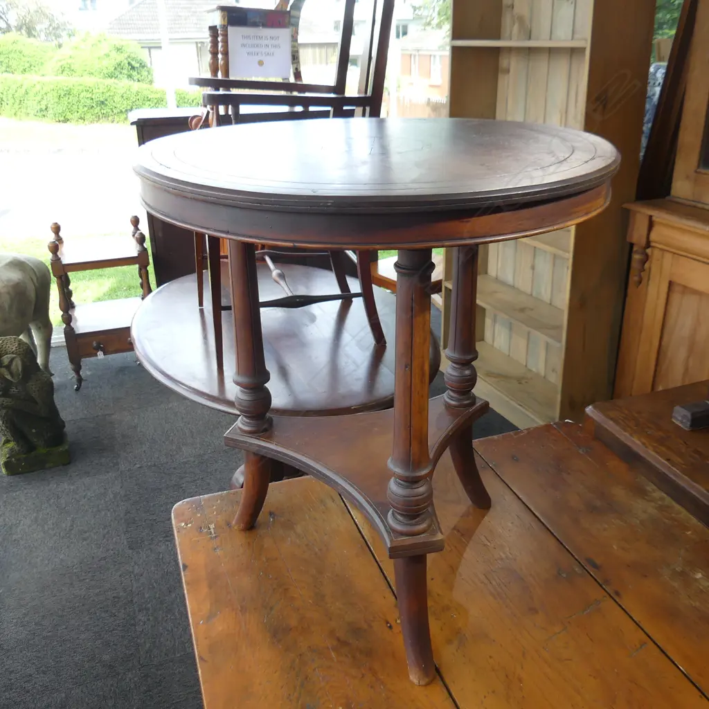 CIRCULAR COLONIAL KAURI TABLE ON TREFOIL STRETCHER AND SPLAY LEGS.H.700mm D.620mm Image 1++