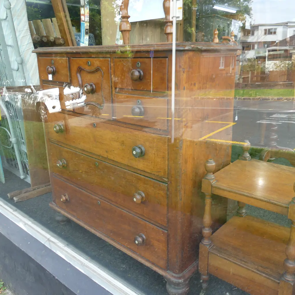 COLONIAL 7 DRAWER CEDAR SCOTCH CHEST. CENTRAL BONNET DRAWER WITH SERPENTINE DETAIL. H.1220mm W. 1170mm  Image 1++