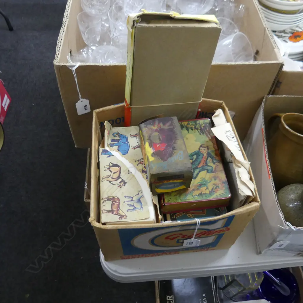 SM BOX VINTAGE MISC TOYS INCL DOMINOES, ETC.. Image 1++