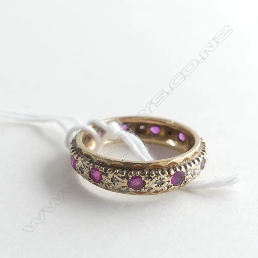 9CT GOLD RUBY & DIAMOND BAND RING  Image 1++