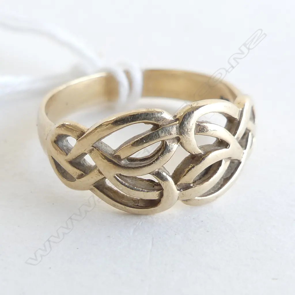 9CT GOLD CELTIC HEART KNOT RING Image 1++