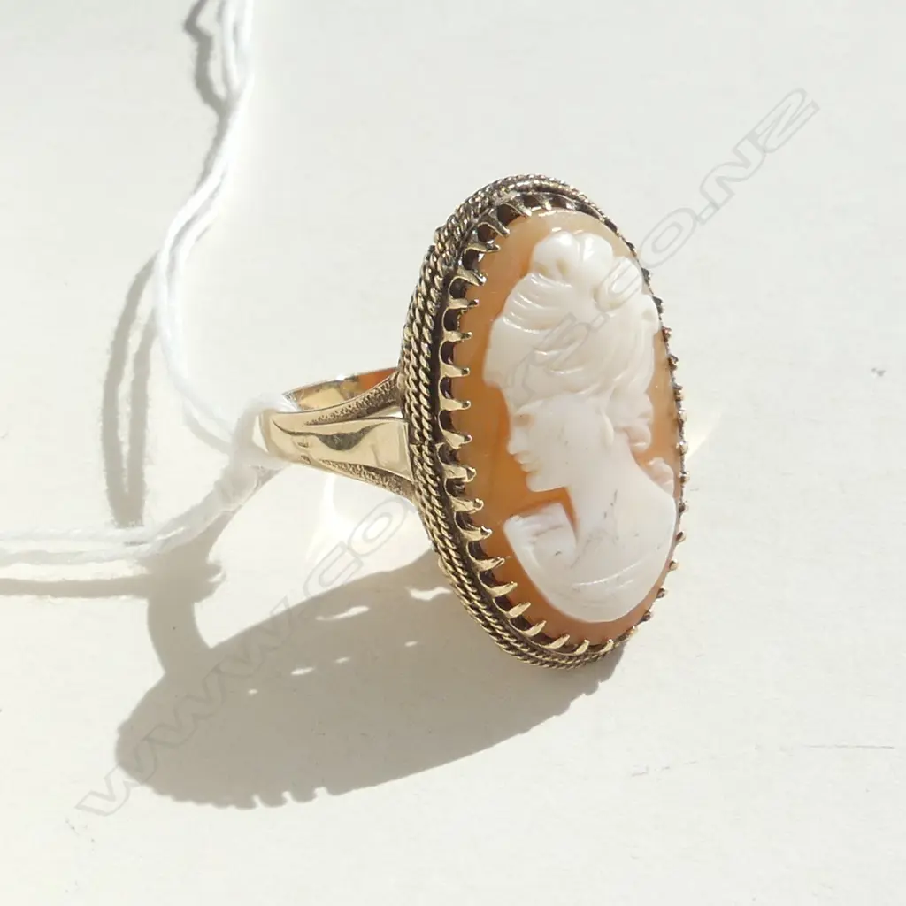 LGE 9CT CAMEO RING woman in profile fancy mount (20851) Image 1++