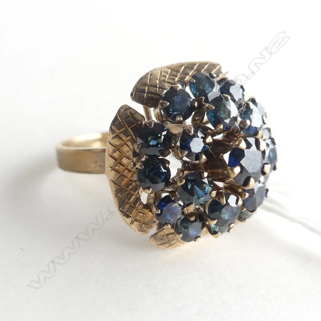 14CT GOLD AND SAPPHIRE COCKTAIL RING Image 1++