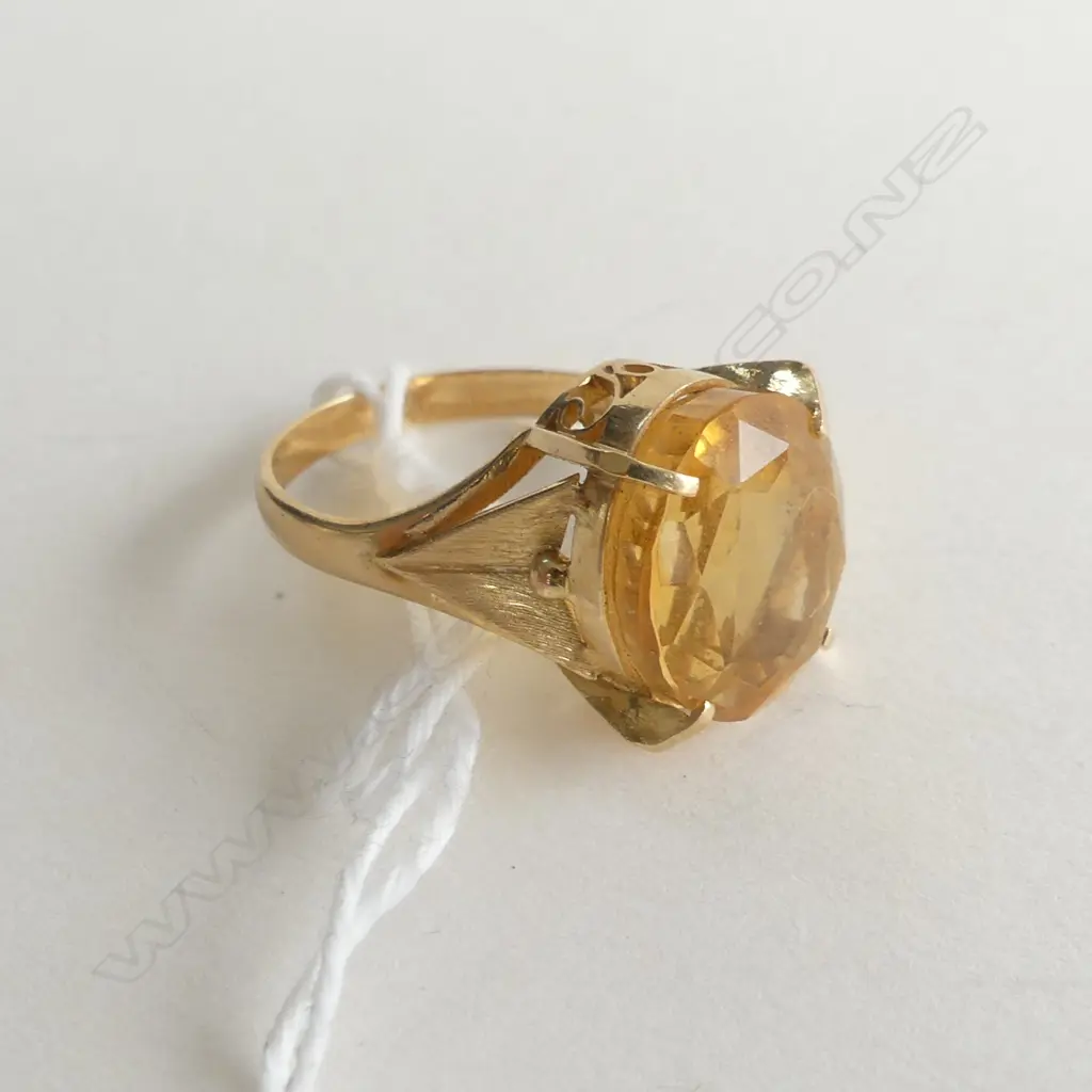18 CT YELLOW CITRINE RING 5.3 GRAMS Image 1++