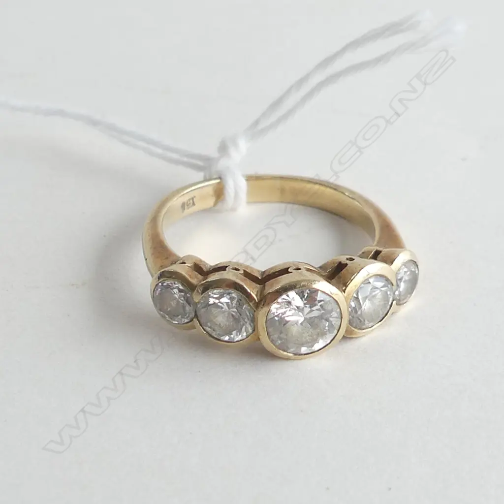 9 CT FAUX DIAMOND RING 4.6 GRAMS Image 1++