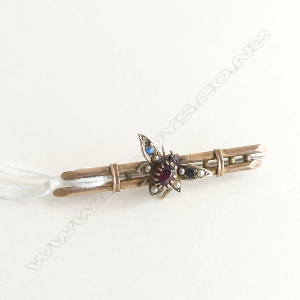9CT EDW GEM SET INSECT BAR BROOCH Image 1++