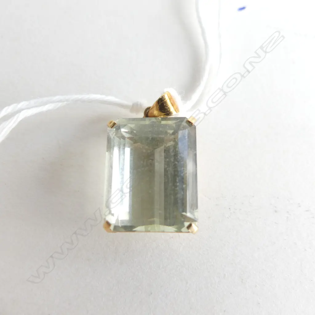 18 CT PALE STONE - AQUAMARINE? PENDANT 3.7 GRAMS Image 1++