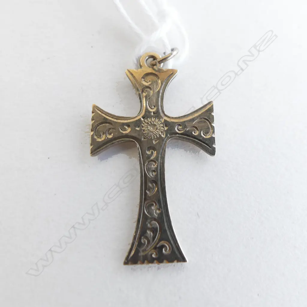 VINTAGE 9CT GOLD ENGRAVED CROSS 2 GRAMS Image 1++