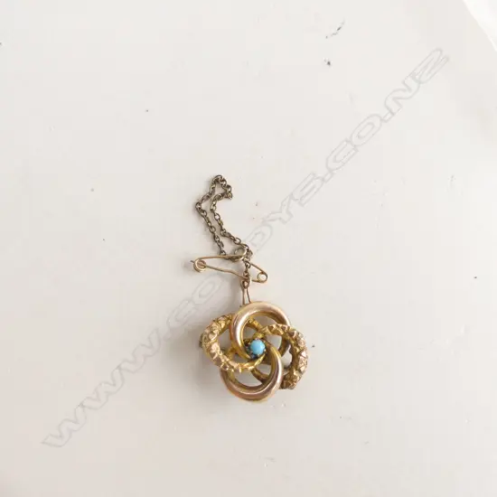 ANTIQUE PINCHBECK BROOCH