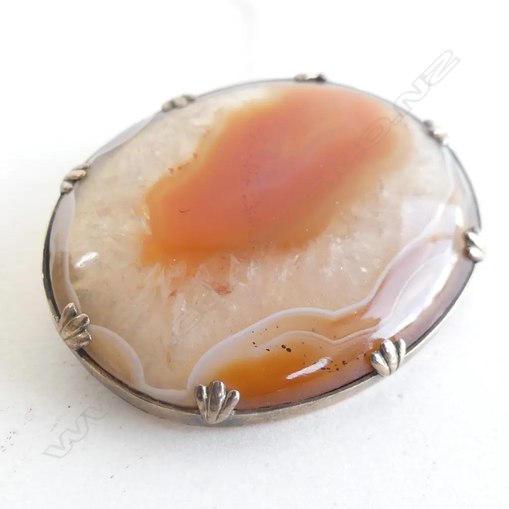 (20602) BANDED AGATE OVAL BROOCH GILT FRAME Image 1++