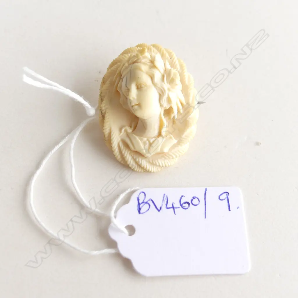 IVORY CAMEO BROOCH 40x30mm Image 1++