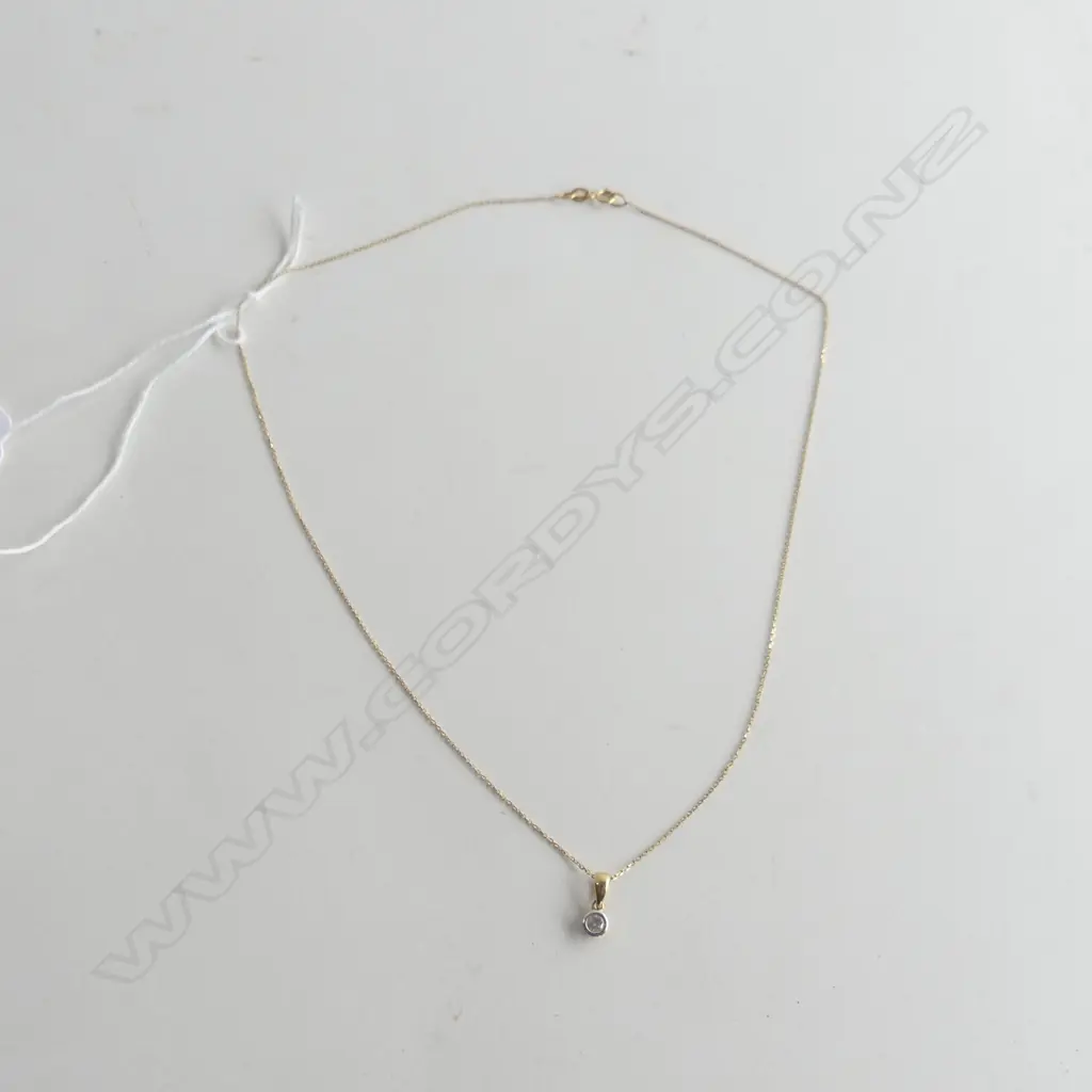 18CT GOLD & DIAMOND PENDANT NECKLACE 1.3 GRAMS 40cm Image 1++