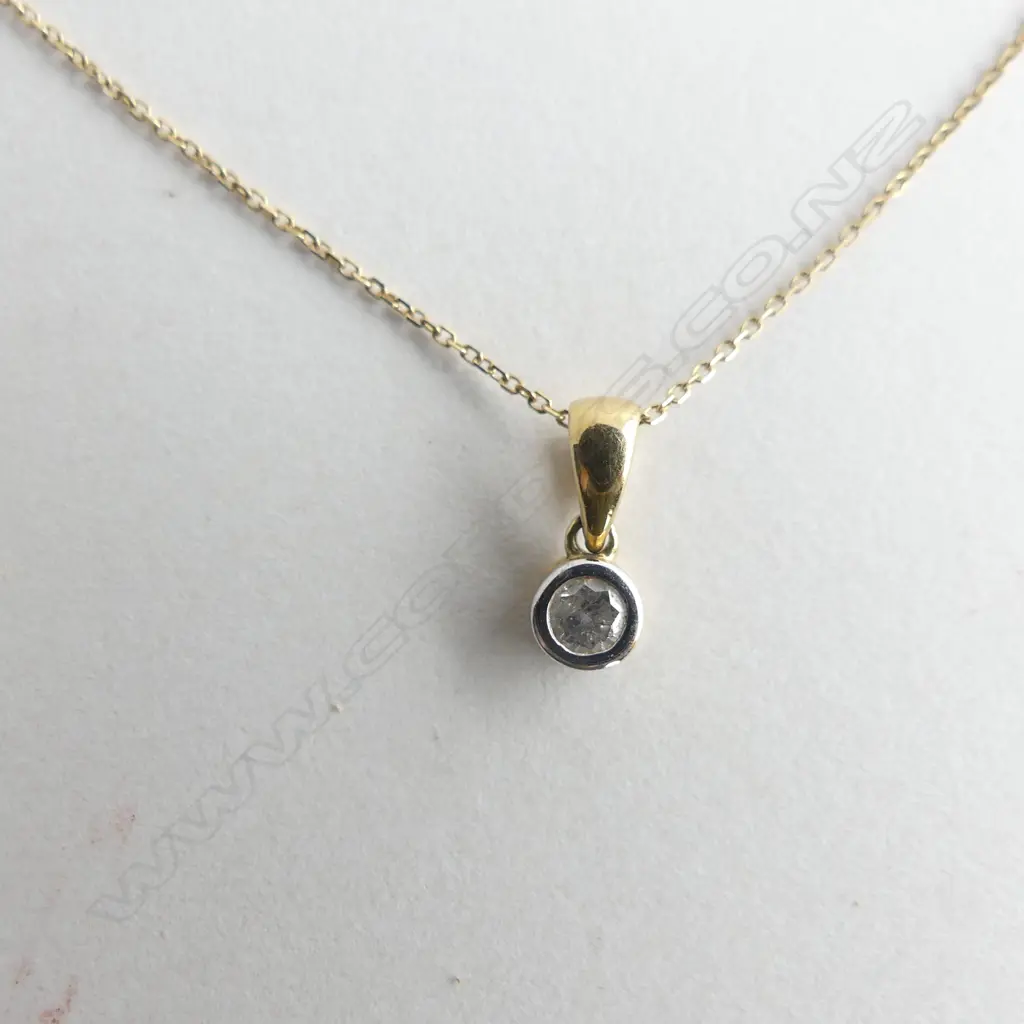18CT GOLD & DIAMOND PENDANT NECKLACE 1.3 GRAMS 40cm Image 1++