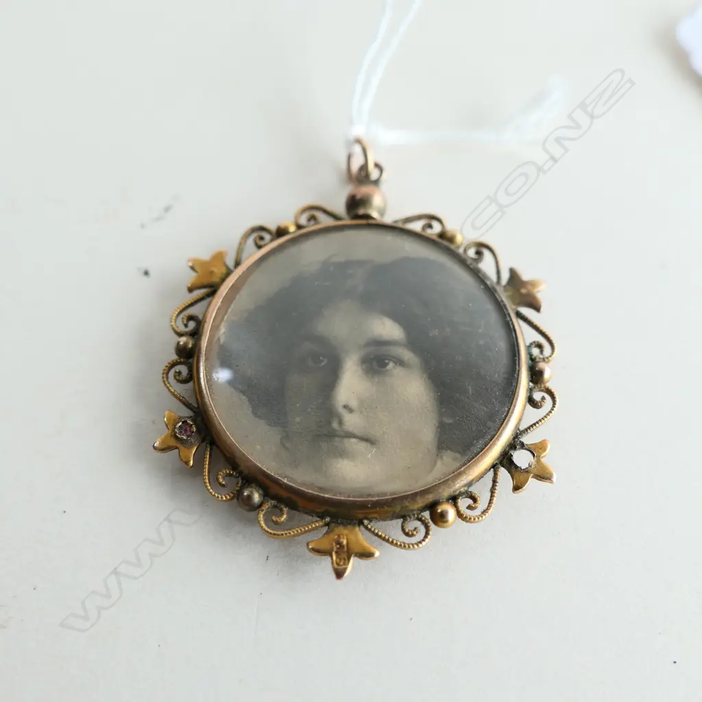 VINTAGE 9CT GOLD DOUBLE SIDED LOCKET PENDANT (A/F)  7.72GMS Image 1++