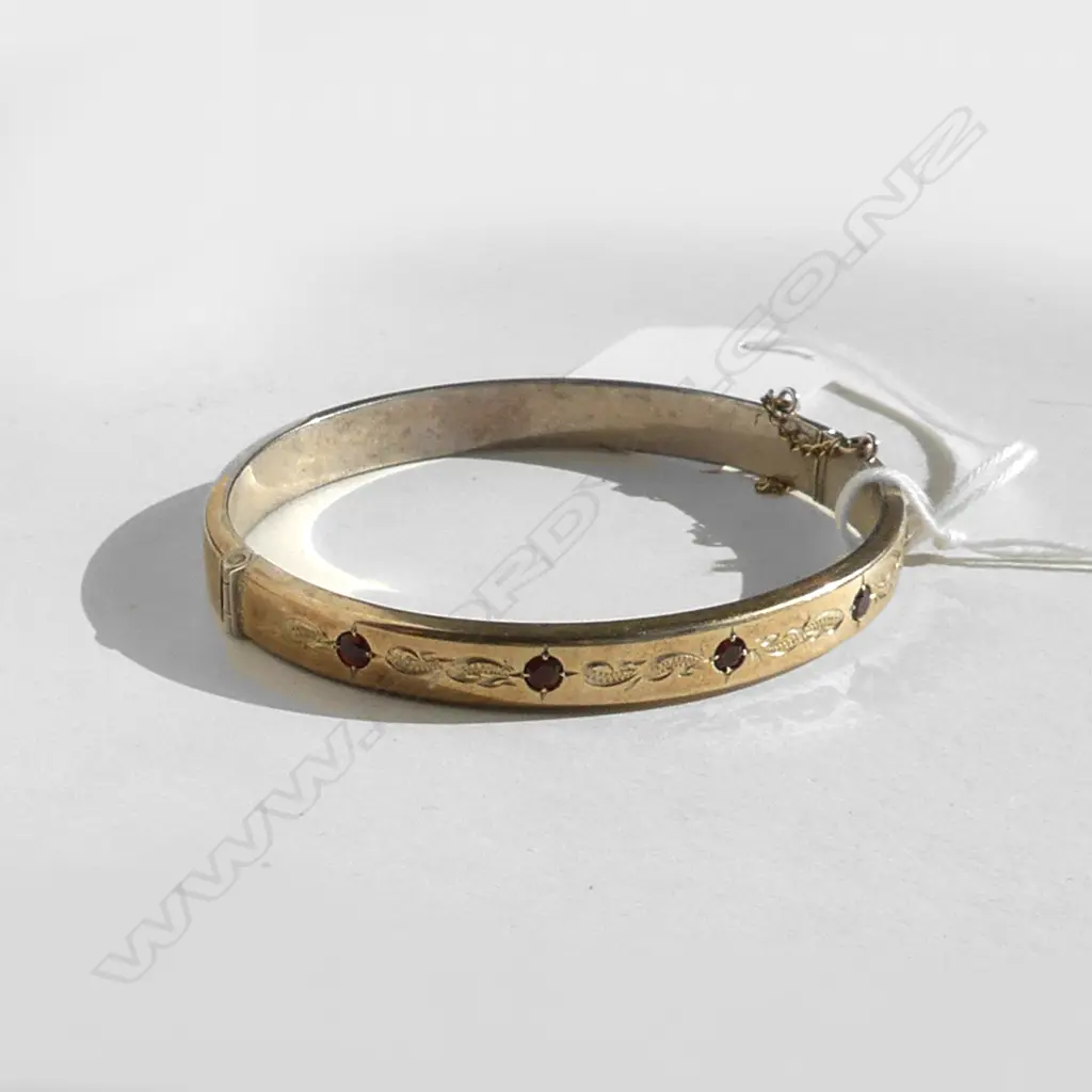 9ct GOLD ON SILVER HINGED BANGLE SET W 5 GARNETS Image 1++