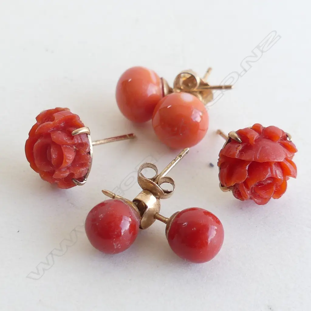 (0607) 3 PRS CORAL STUD EARRINGS GOLD POSTS some butterflies absent Image 1++