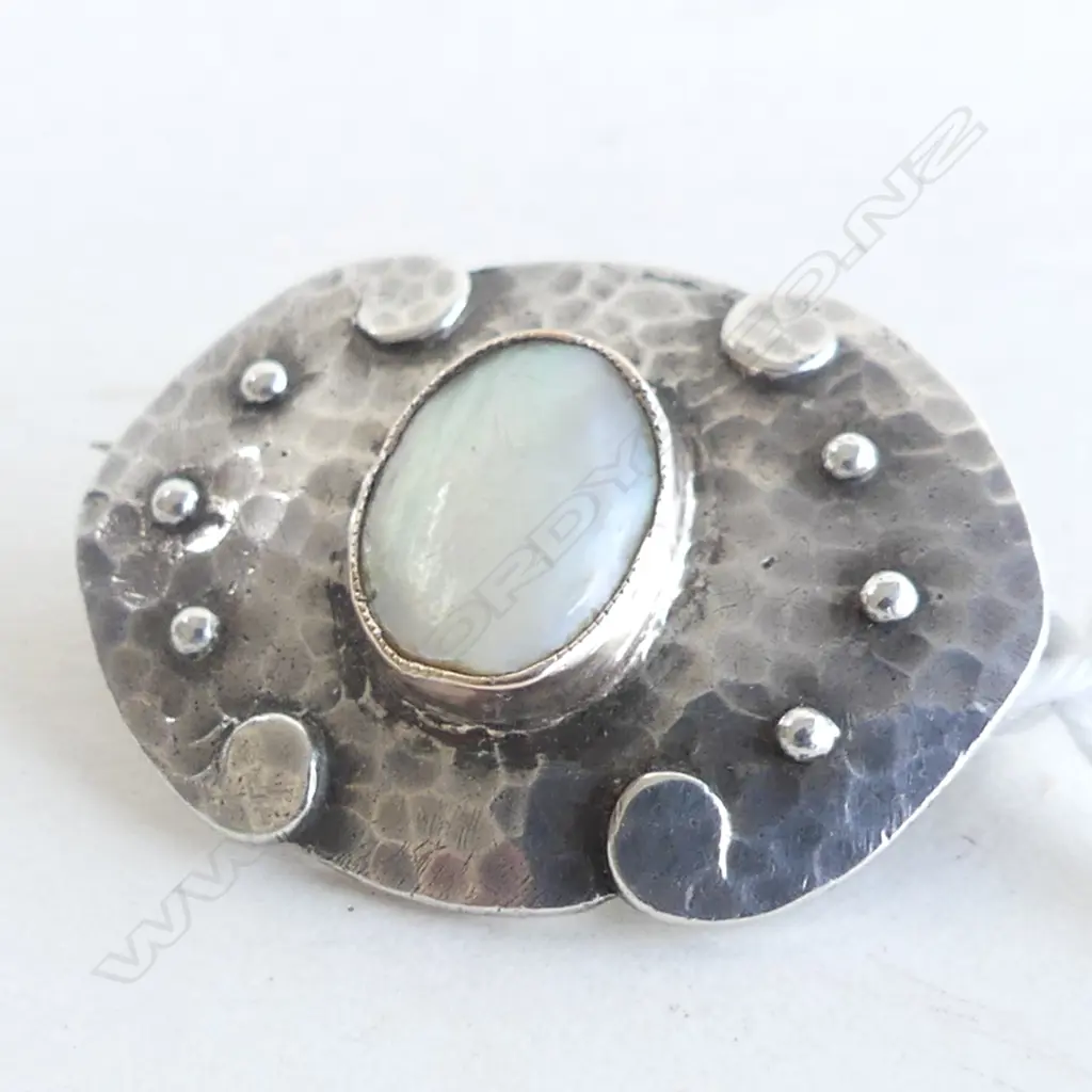 SILVER ARTS & CRAFTS BROOCH mother of pearl cabochon  Image 1++