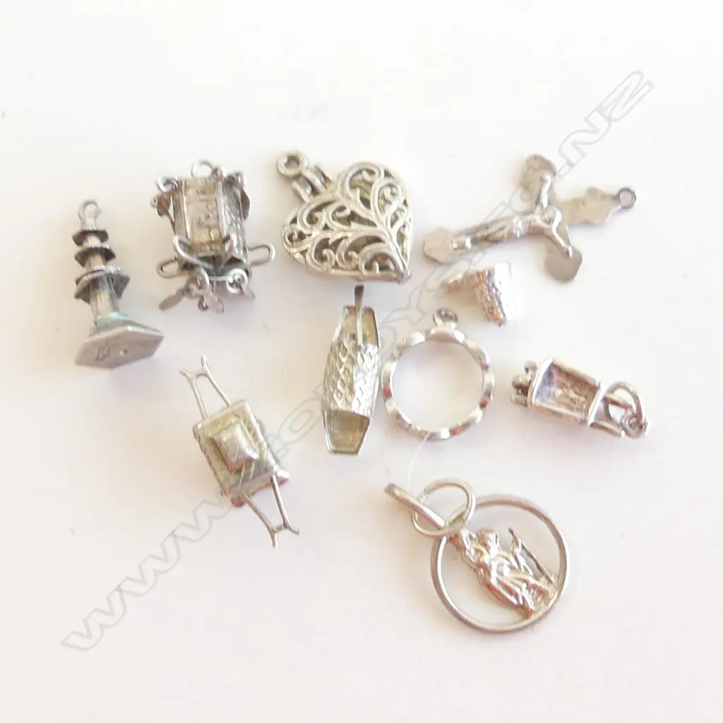 10 SILVER CHARMS ASST Image 1++