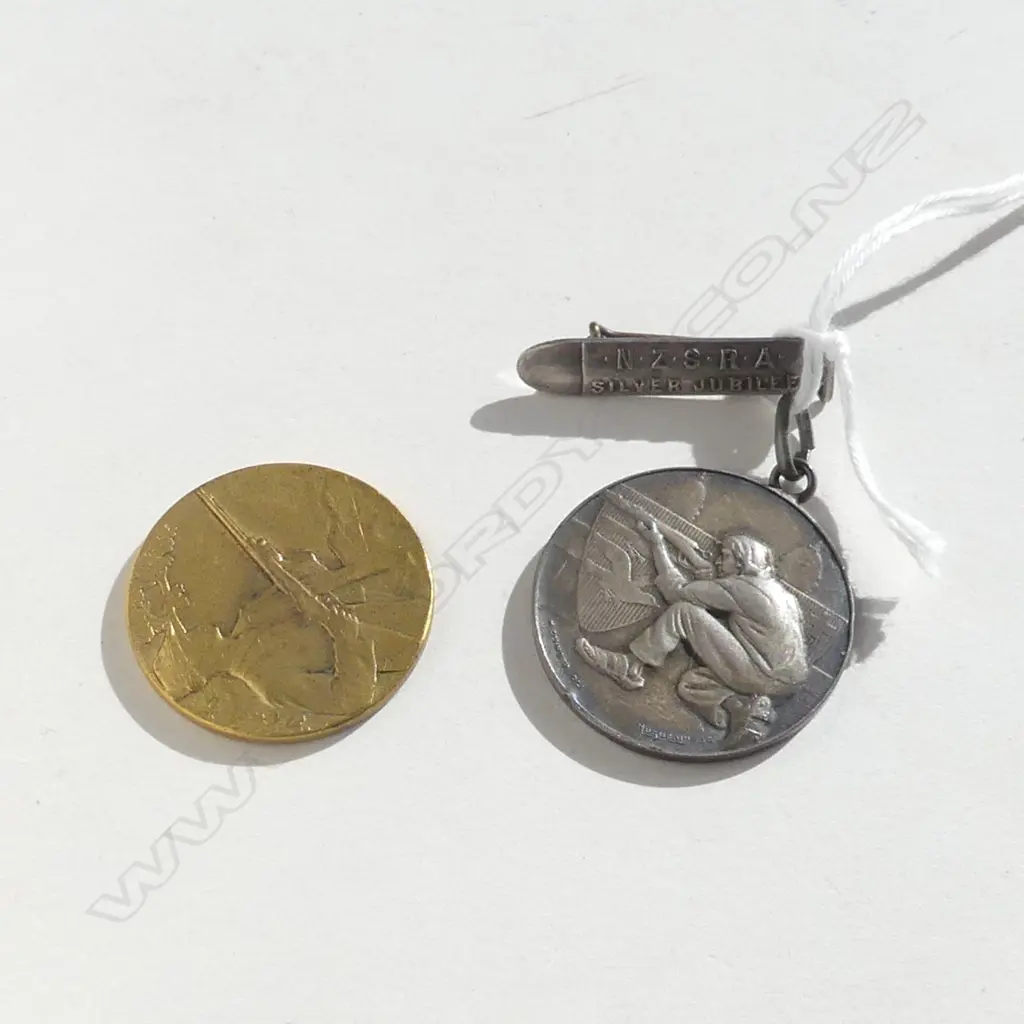 VINTAGE SHOOTING MEDALS : NZSRA Silver Jubilee NZ made in silver etc Image 1++