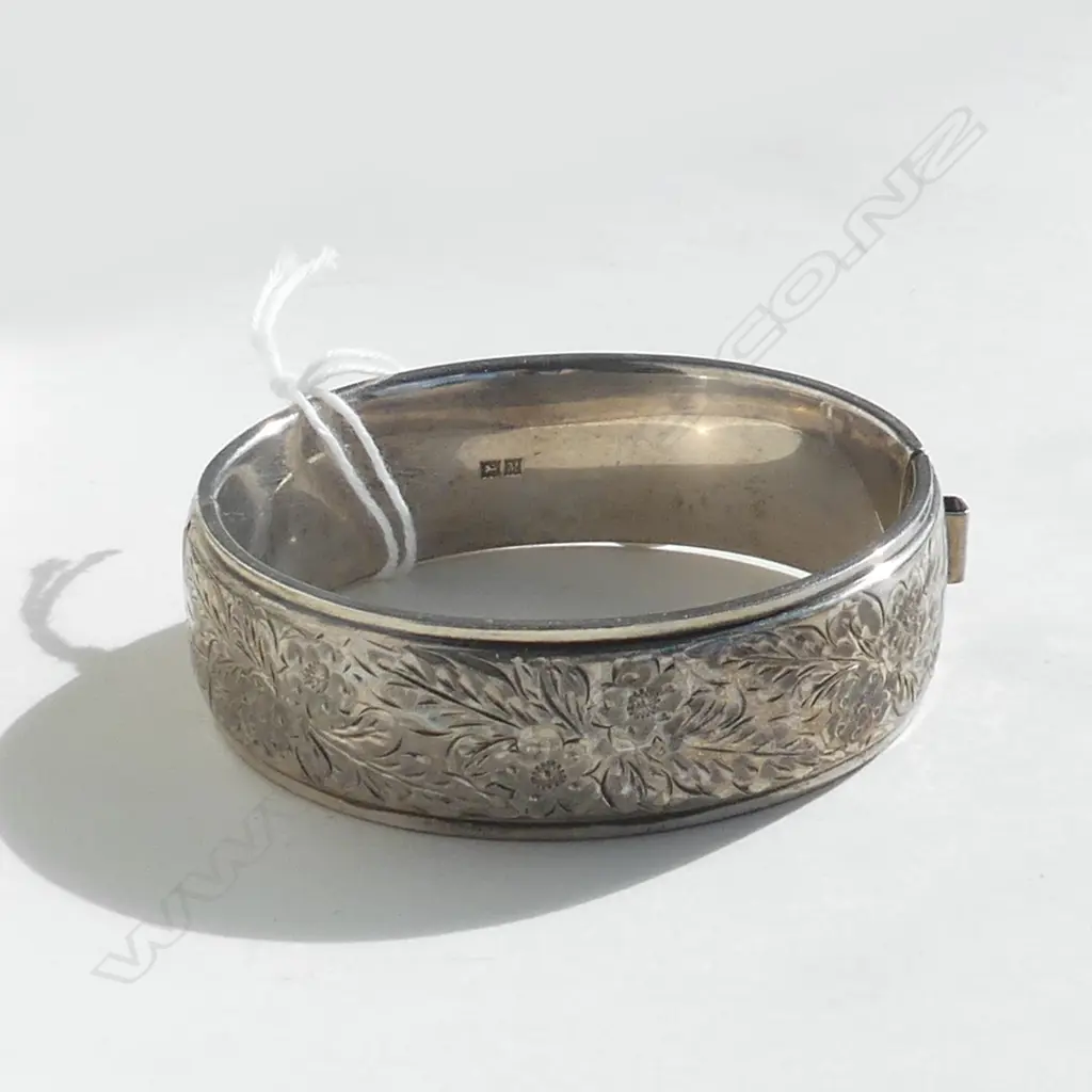 (20329) SILVER ENGRAVED HALF HINGED BANGLE Image 1++