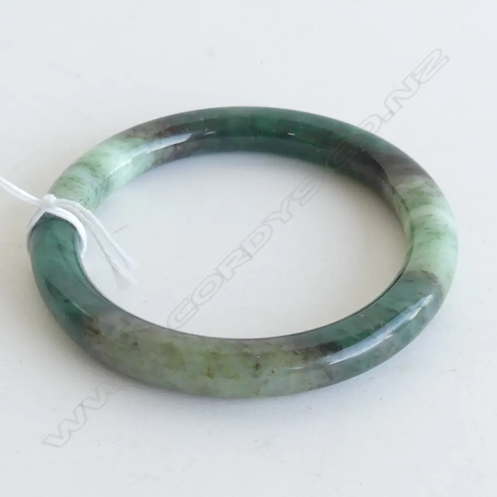 (20607) GREEN JADE/AGATE BANGLE PALE HIGHLIGHTS Image 1++
