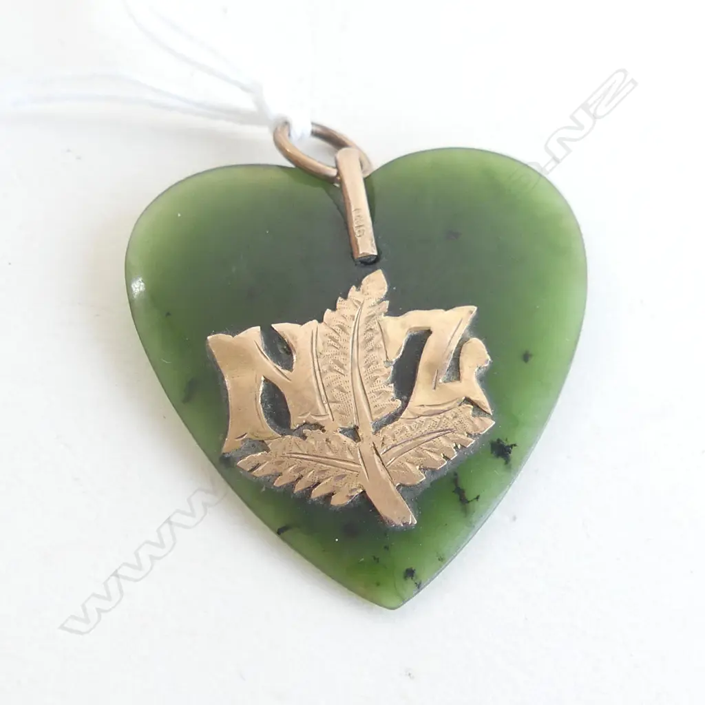 (20611) C1900 POUNAMU & 9CT GOLD NZ HEART PENDANT Image 1++