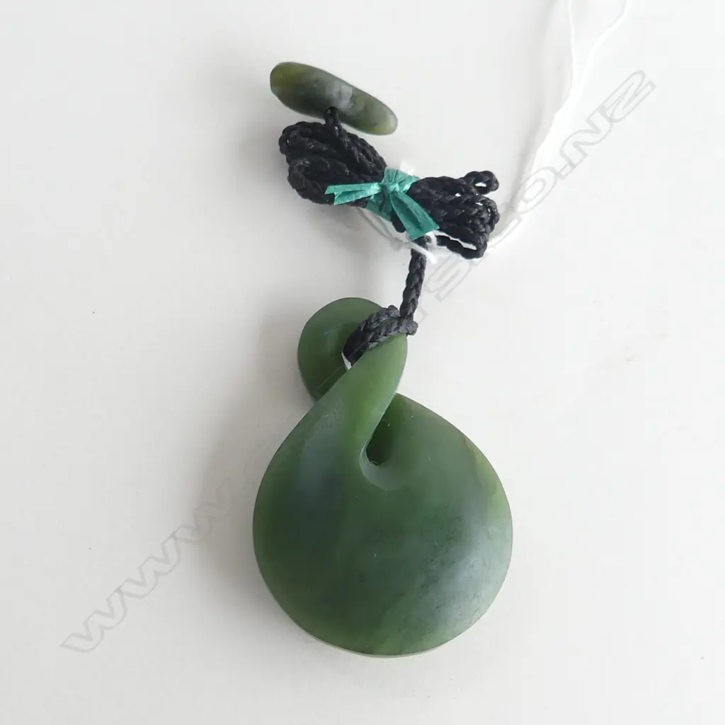 NZ POUNAMU (GREENSTONE) SINGLE TWIST ENGRAVED PENDANT (L60MM) ON BLACK WAXED ADJUSTABLE CORD Image 1++
