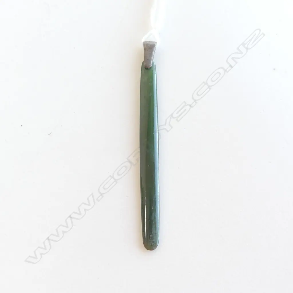 VINTAGE LONG NARROW POUNAMU PENDANT silver mount L.74mm. Image 1++