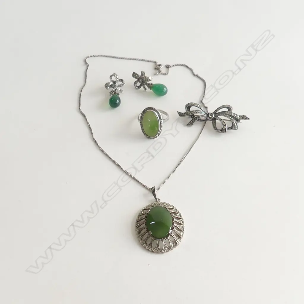 SILVER MARCASITE POUNAMU & GREEN STONE JEWELLERY: BROOCH NECKLACE RING & EARRINGS Image 1++