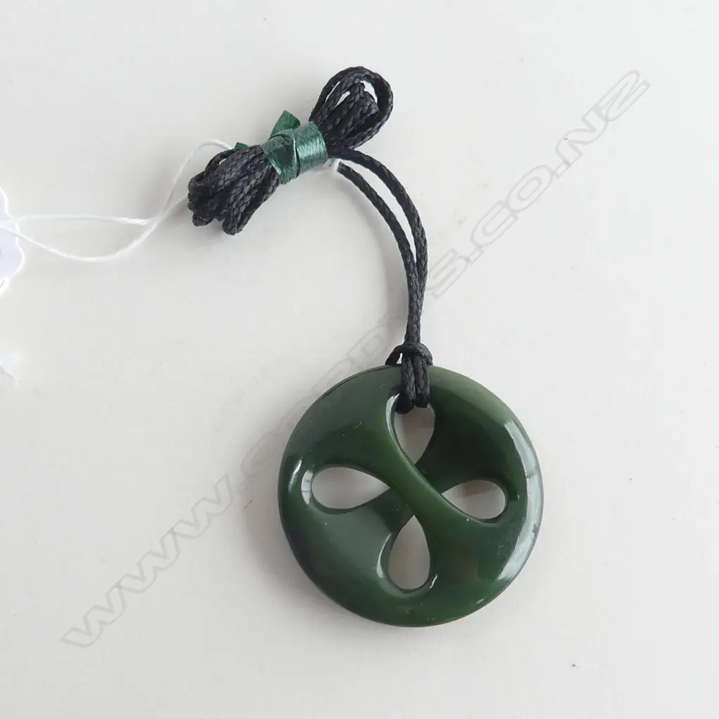 NZ POUNAMU (GREENSTONE) ROUND TWISTED DISC PENDANT (DIA40MM) ON BLACK WAXED ADJUSTABLE CORD Image 1++
