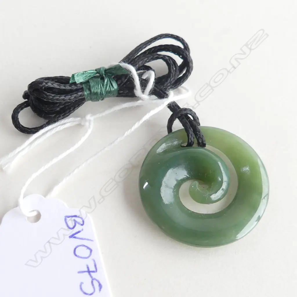 NZ POUNAMU (GREENSTONE) KORU PENDANT (DIA30MM) ON BLACK WAXED ADJUSTABLE CORD Image 1++