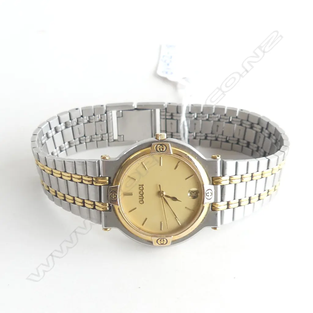 MENS GUCCI (?) WATCH, NOT GOING Image 1++