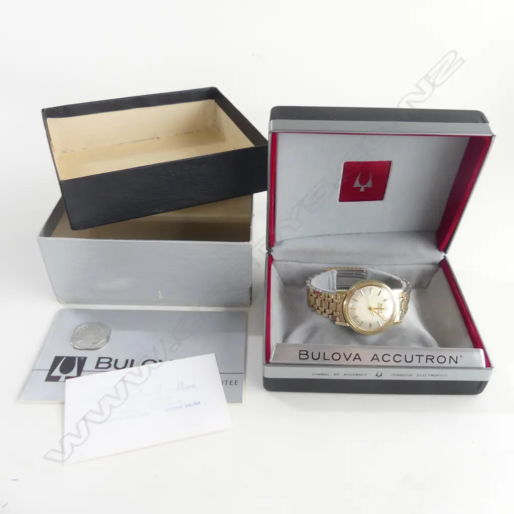 CASED & BOXED ACCUTRON MENS WRIST WATCH  005  Image 1++