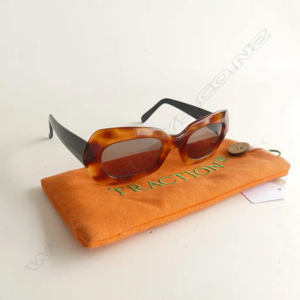 PR TRACTION PRODUCTIONS TORTOISESHELL SUNGLASSES Image 1++