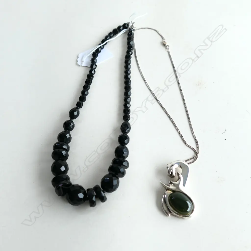 BLACK FACET STONE BEAD NECKLACE & STG SILVER & JADE DRAGON PENDANT & CHAIN  Image 1++