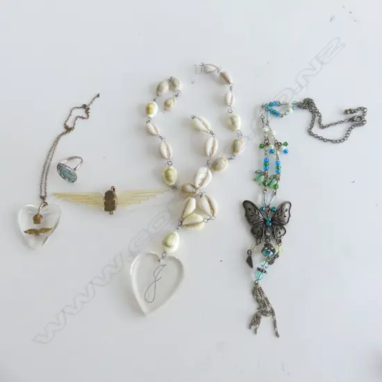 BAG LOT NZ POW PERSPEX JEWLERY ETC