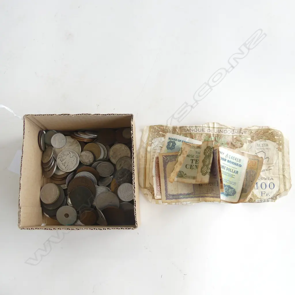 ASST. WORLD NOTES & COINS Image 1++