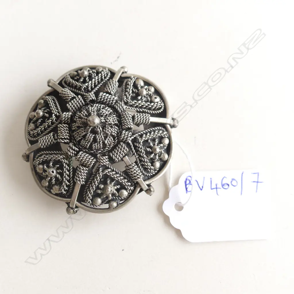 SILVER METAL PENDANT BROOCH 55mm dia Image 1++