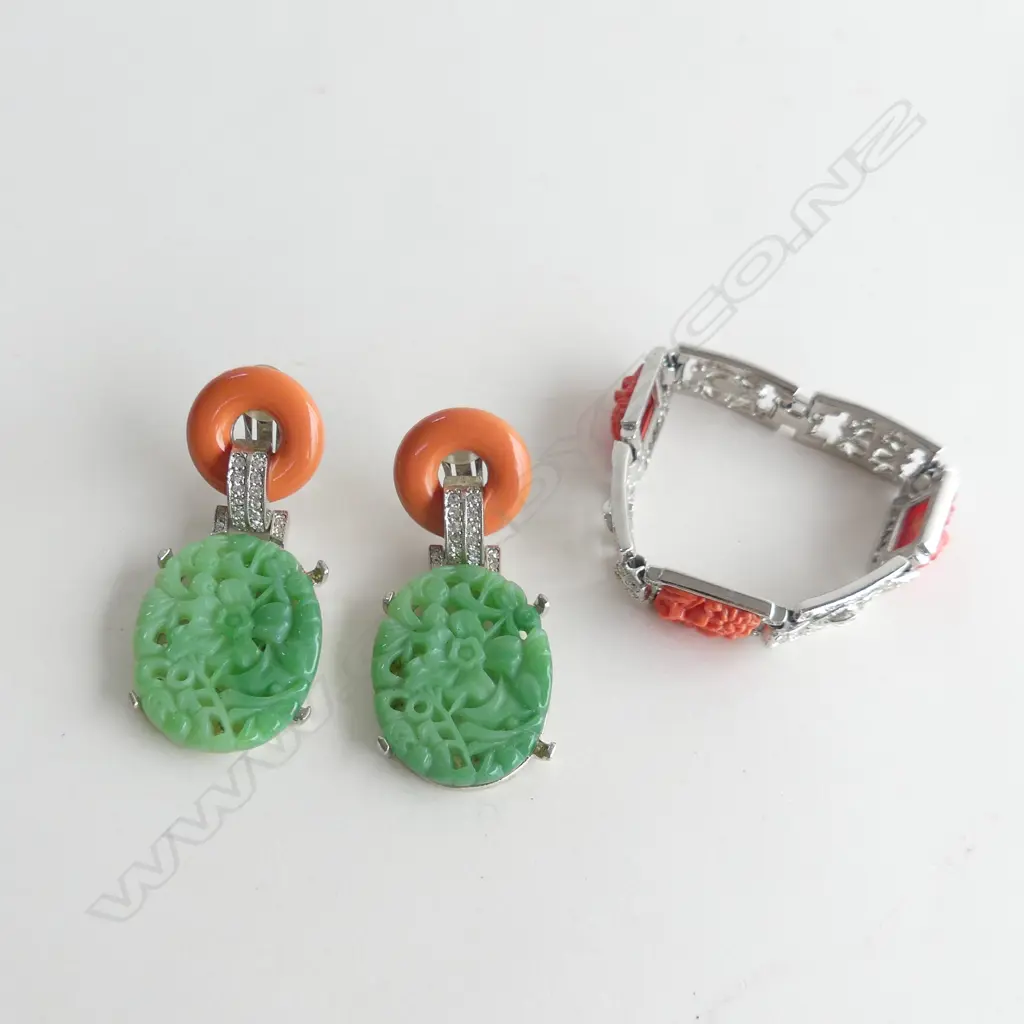 2 PCES DECO STYLE COSTUME JEWELLERY; KENNETH LANE JADE LOOK CLIP EARRINGS + DIAMANTE & FAUX RED CORAL BRACELET Image 1++