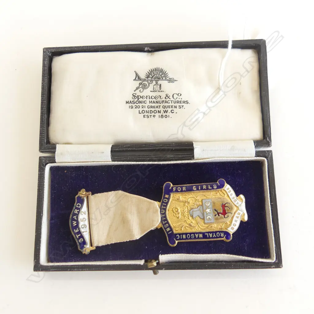 ROYAL MASONIC INSTITUTION FOR GIRLS, 1952 STEWARD MEDAL, IN LONDON CASE (L120MM CASE) Image 1++